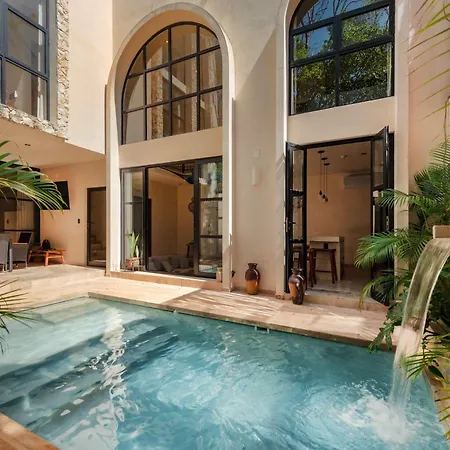 Luxury 4 Bedroom With Private Rooftop Pool *