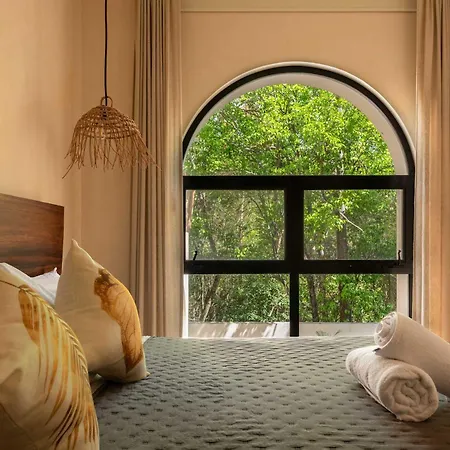 Luxury 4 Bedroom With Private Rooftop Pool
