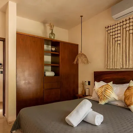 Luxury 4 Bedroom With Private Rooftop Pool