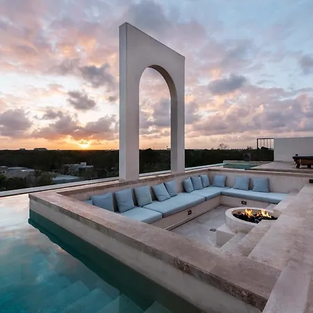 Holiday home Luxury 4 Bedroom With Private Rooftop Pool *