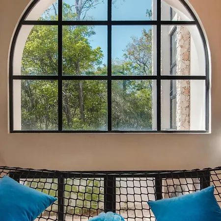 Luxury 4 Bedroom With Private Rooftop Pool