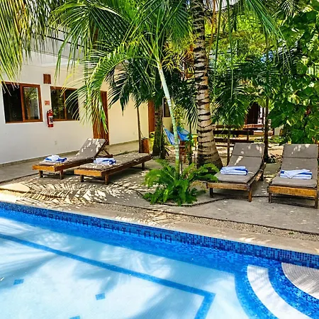 Centrico Hotel *
