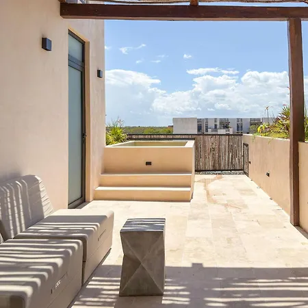 Grand Private Pool Rooftop Oasis Near The