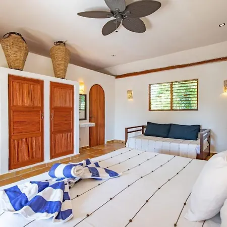 Holiday home Beachfront With Private Pool Access Balcony With Ocean Views Patio - Belleza