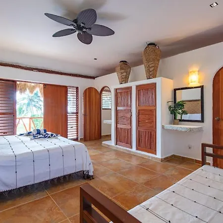 Holiday home Beachfront With Private Pool Access Balcony With Ocean Views Patio - Belleza *
