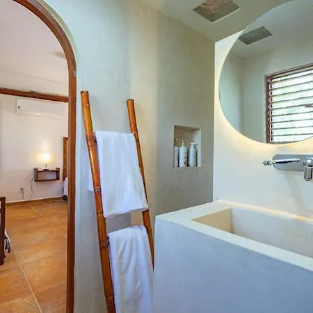 Holiday home Beachfront With Private Pool Access Balcony With Ocean Views Patio - Belleza *