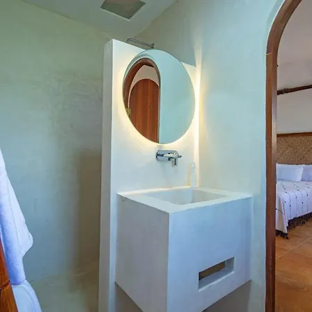 Beachfront With Private Pool Access Balcony With Ocean Views Patio - Belleza Holiday home *
