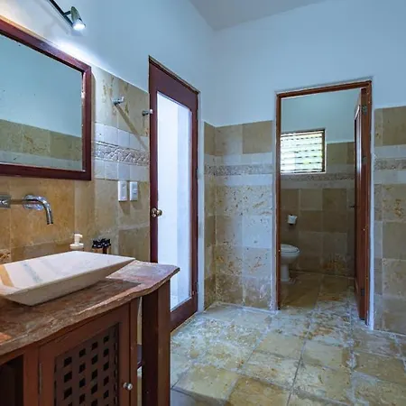 Beachfront With Private Pool Access Balcony With Ocean Views Patio - Belleza Holiday home *