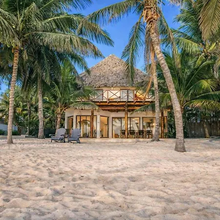 Holiday home Beachfront With Private Heated Pool Jacuzzi Sauna Ocean Views & Ac - 7th Heaven *