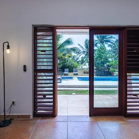Beachfront With Private Pool Access Balcony With Ocean Views Patio - Belleza Holiday home *