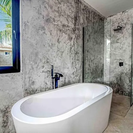 Beachfront With Private Heated Pool Jacuzzi Sauna Ocean Views & Ac - 7th Heaven *