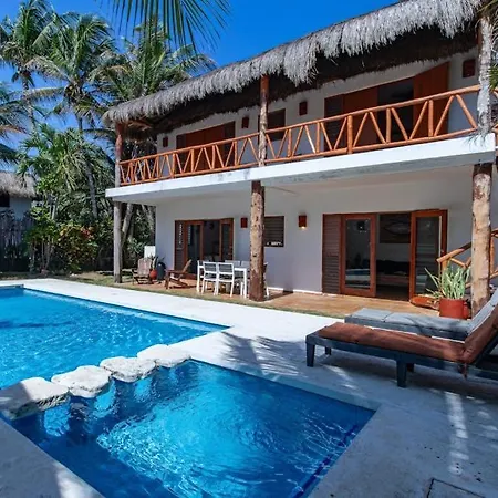 Holiday home Beachfront With Private Pool Access Balcony With Ocean Views Patio - Belleza *