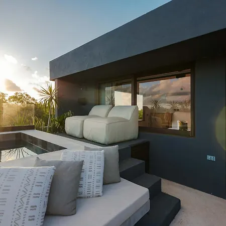 Luxury Jungle With Private Pool & Jacuzzi *