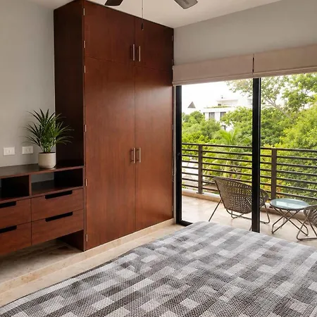 Penthouse 3br Only 1 Mile From Apartment *
