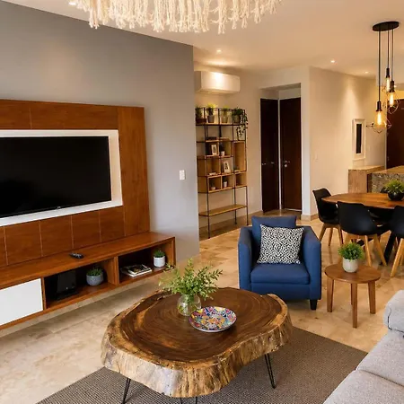Penthouse 3br Only 1 Mile From Apartment
