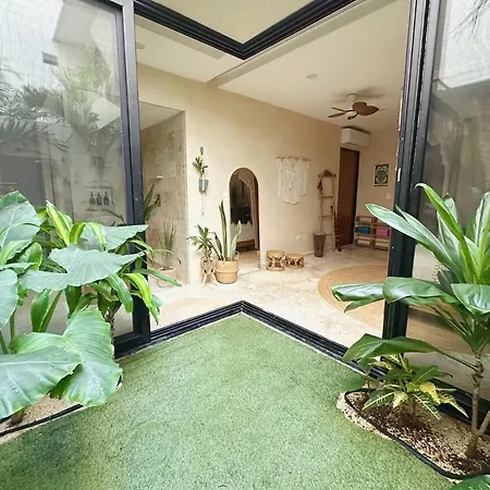 New Jungle Retreat 1br2ba Garden Private Pool Apartment