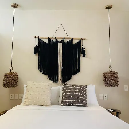 1 Bed Private Balcony Great Location *