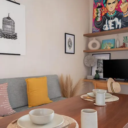 Chic Wrestaurant, Yoga, Coworking Areas Apartment *