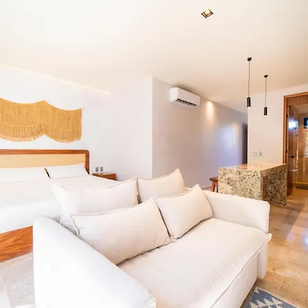Modern Loft, Private Pool And Gym Intulum