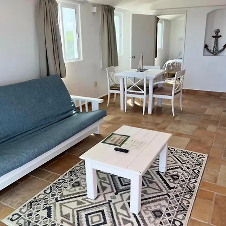 Beachfront In Apartment *