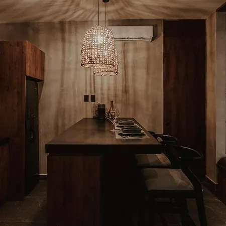 Private Jungle 1br Retreat & Fast Wi-fi Apartment *