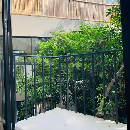 1 Bed Private Balcony Great Location