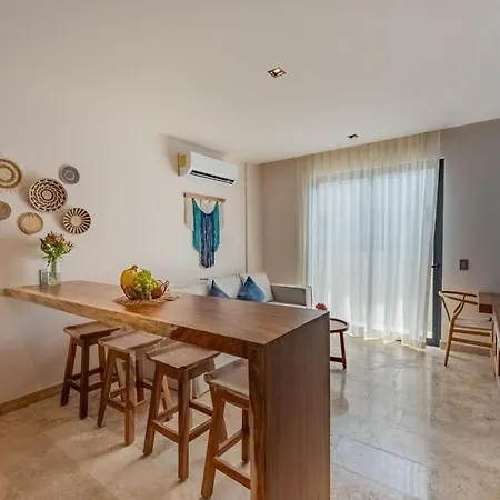 Tropical Penthouse 2br And Jacuzzi Apartment *