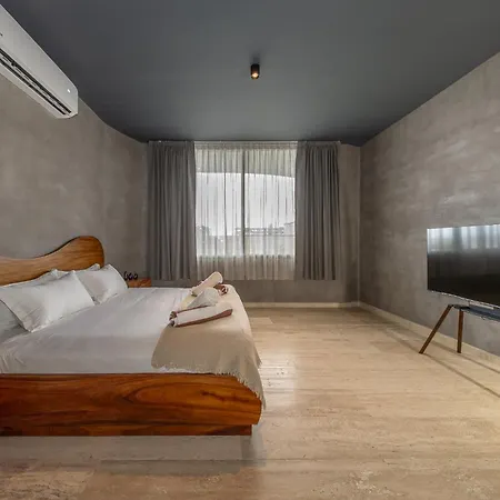 Oceanfront 4br Duplex In Maiim Tankah With Pool , & Gym