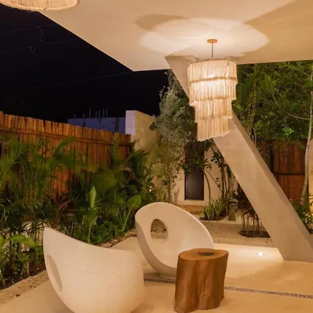 Luxury 2br Private Rooftop Pool