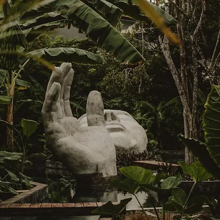 Private Jungle 1br Retreat & Fast Wi-fi *