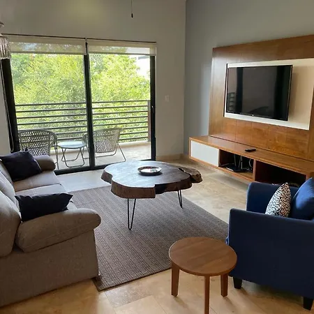 Penthouse 3br Only 1 Mile From *