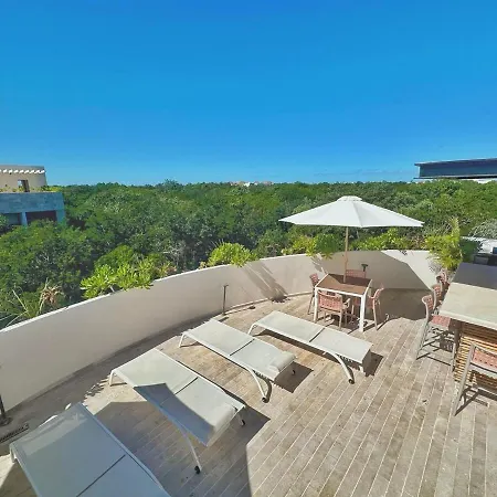 New Jungle Retreat 1br2ba Garden Private Pool Apartment