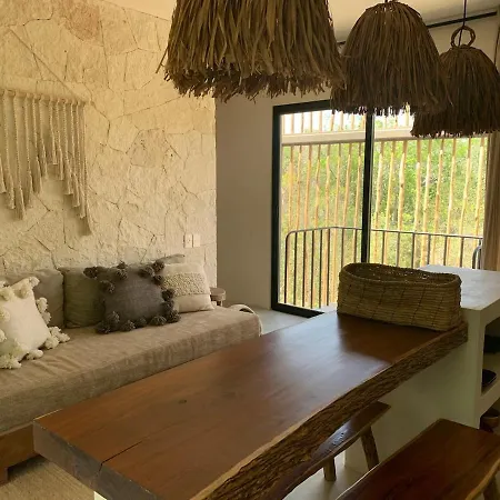Apartment 1 Bed Private Balcony Great Location