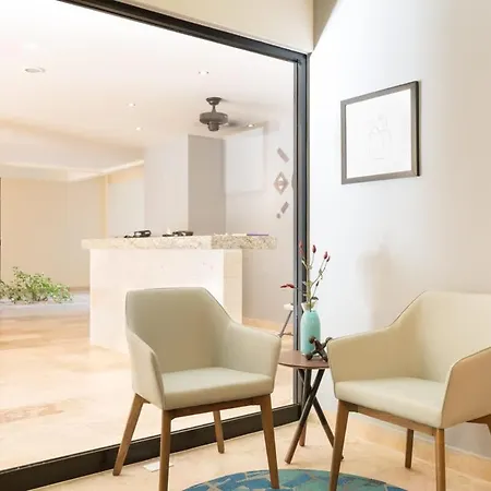 Penthouse 3br Only 1 Mile From Apartment
