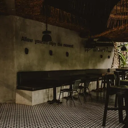 Private Jungle 1br Retreat & Fast Wi-fi Apartment