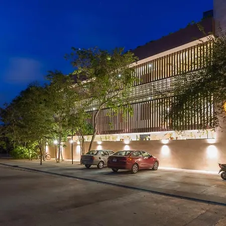 Penthouse 3br Only 1 Mile From Apartment