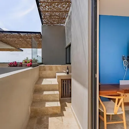 Tropical Penthouse 2br And Jacuzzi Apartment *
