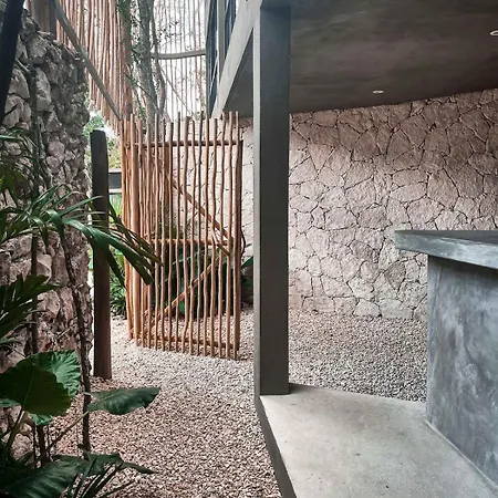 1 Bed Private Balcony Great Location Apartment *