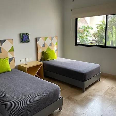 Apartment Penthouse 3br Only 1 Mile From