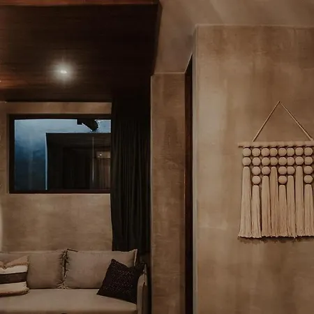 Apartment Private Jungle 1br Retreat & Fast Wi-fi