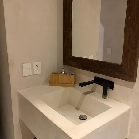 1 Bed Private Balcony Great Location