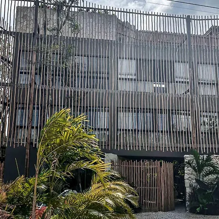 1 Bed Private Balcony Great Location Apartment *