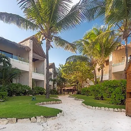 Tago By G Tulum
