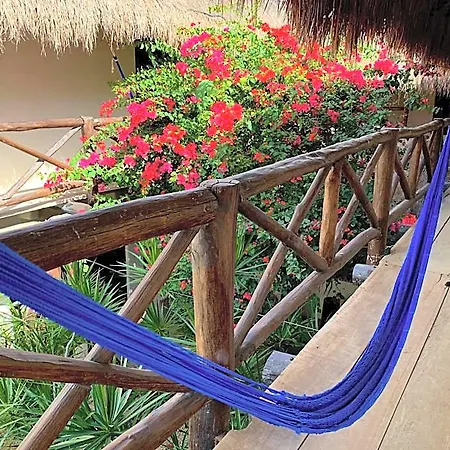 Lo Nuestro Petit Tulum