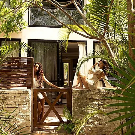 The Waves Hotel 4*