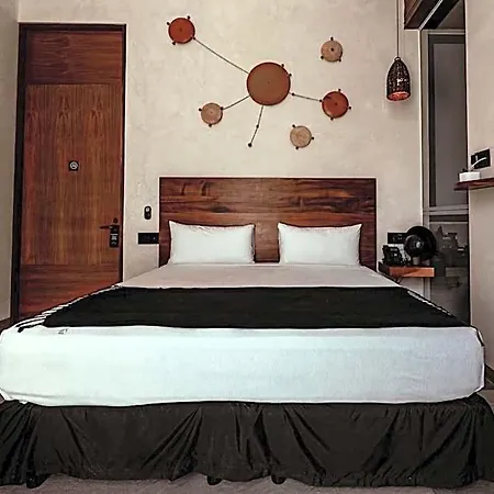 Prana Boutique 4*