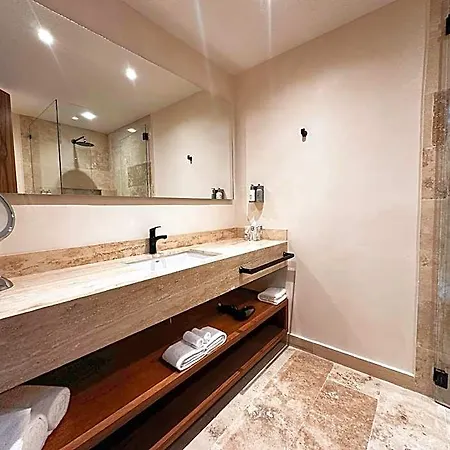 Hotel Wyndham 4*