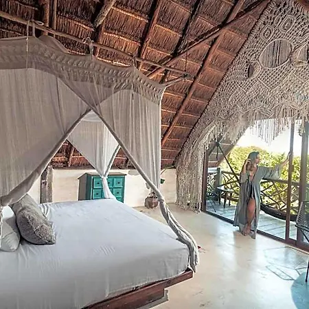 Hotel Hidden Treehouse Eco-hotel 4*