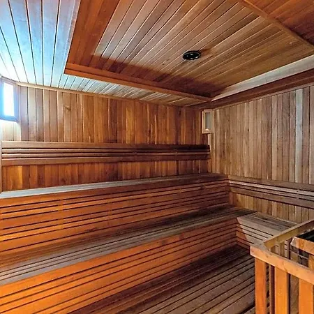 Luxury Gym Jacuzzi Wifi Starlink *