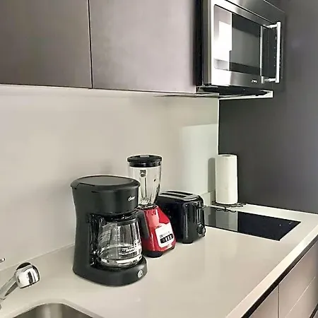 218 Stylish Delux Fast Wifi Apartment